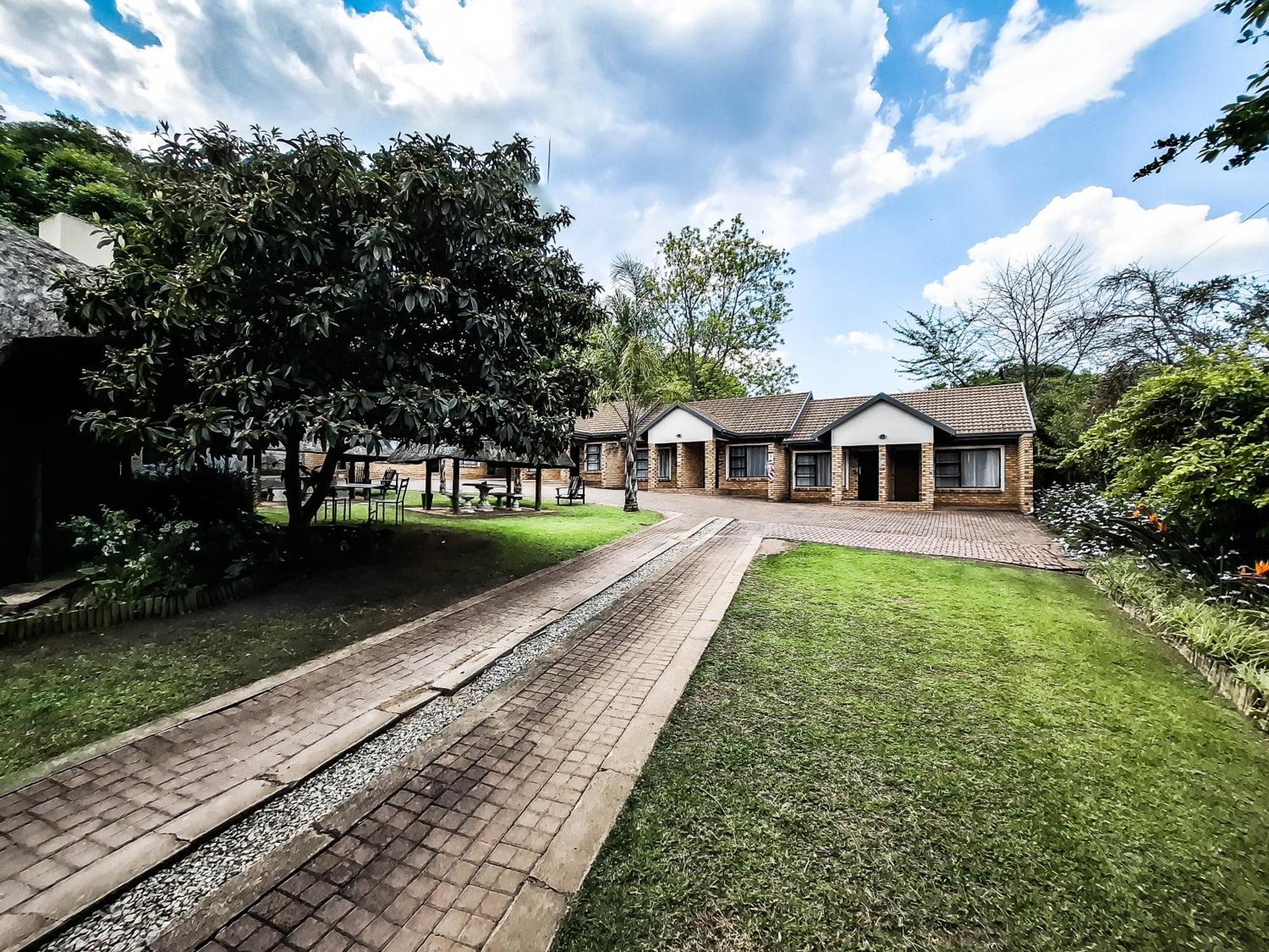 B At Home Guest House Piet Retief Exterior photo